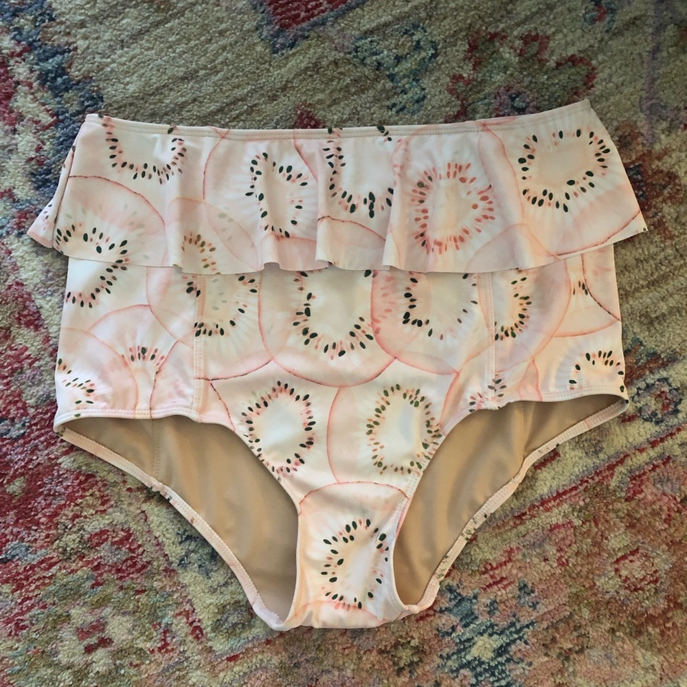 NWOT KORTNI JEANE Swimsuit Bottoms- Medium